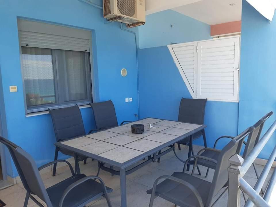 Whole Apartment In Loutsa With Amazing View ภายนอก รูปภาพ